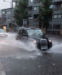 Londyn. Komunikacyjny armagedon i liczne podtopienia po oberwaniu chmury