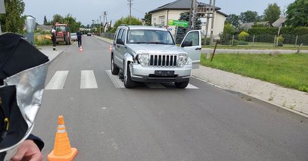 Wola Osowińska. Śmiertelny wypadek na skrzyżowaniu. 12-latek wjechał hulajnogą pod samochód