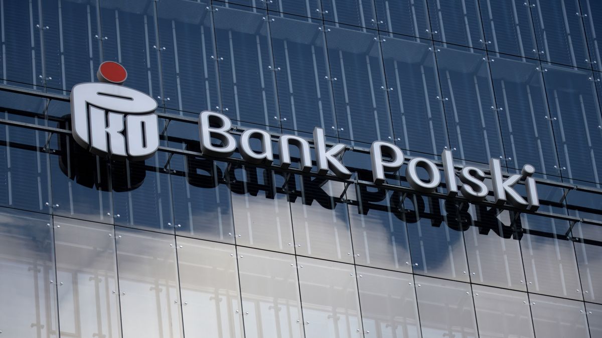 pko, pko bank polski, bp, atm, bank, banking, branch, brand, breslau, building, business, city, company, facade, finance, finances, financial, industry, logo, money, outdoor, pkobp, poland, polish, polski, sign, signage, symbol, warsaw