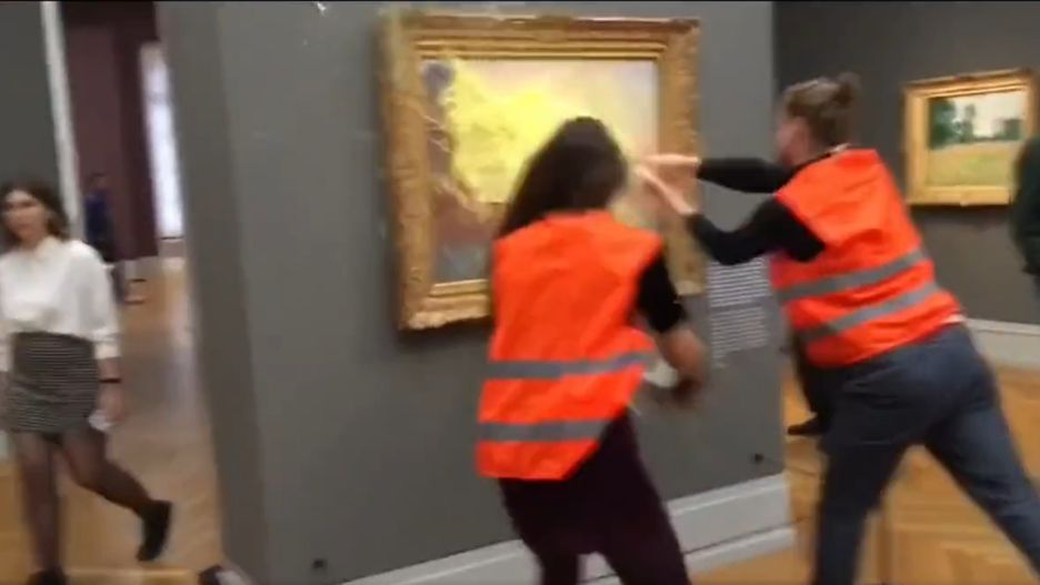 Kolejny obraz ofiarą aktywistów. Dzieło Moneto obrzucone ziemniaczanym puree