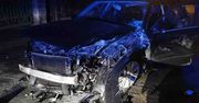 Smolno Wielkie: Auto uderzyło w sklep, 19-latek za kierownicą