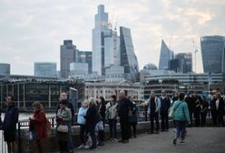 Brytyjczycy wściekli. Posłowie mogą ominąć kolejkę do trumny królowej i wziąć kilka osób