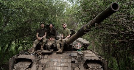Ukraina laboratorium wojennym? "Raczej cmentarzyskiem niechcianego sprzętu"