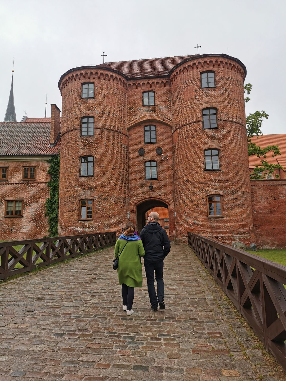 Frombork pełen jest miejsc związanych z Mikołajem Kopernikiem