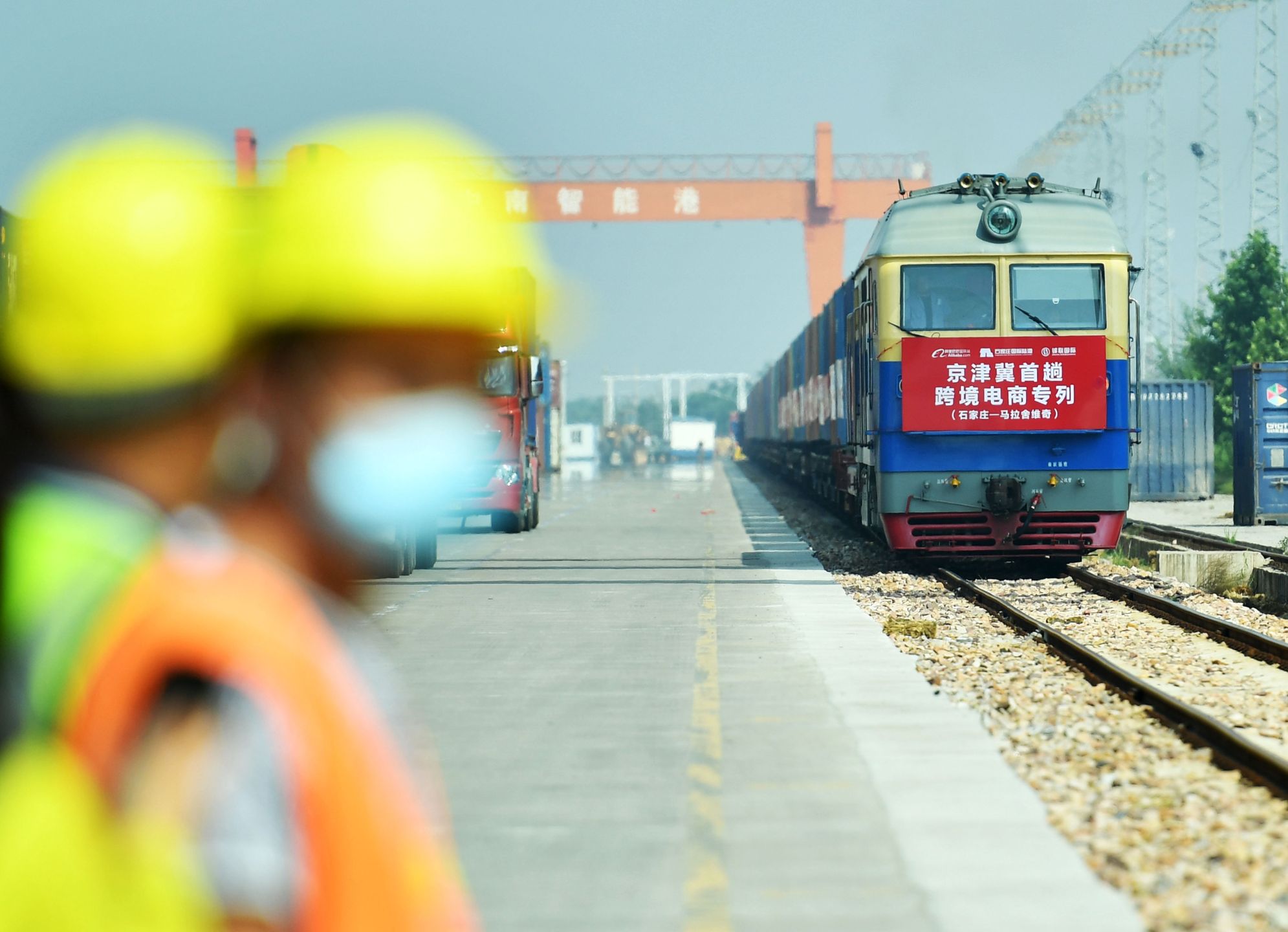 Chińska platforma e-commerce Alibaba we wrześniu 2021 r. uruchomiła własny pociąg z Shijiazhuang do Małaszewicz. Przewoził 50 kontenerów z zamówieniami e-commerce