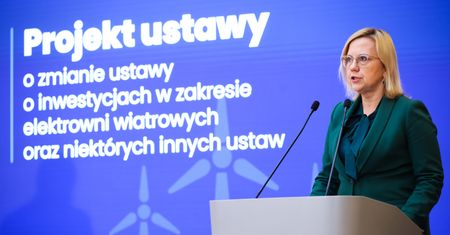Transformacja energetyczna na dopingu. Zagraniczny kapitał ciągnie do Polski, napotkał jednak na opór