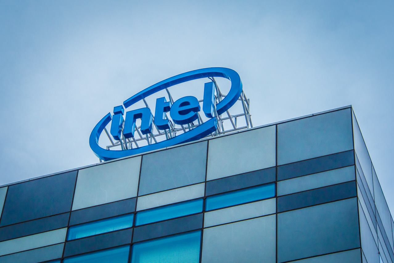 Szef Intela odchodzi – w tle romans wewnątrz firmy