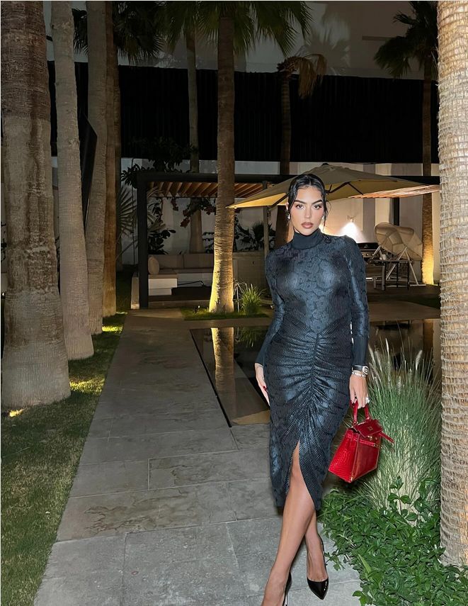 Georgina Rodriguez jako "PRACUJĄCA MAMA" z torebką wartą fortunę
