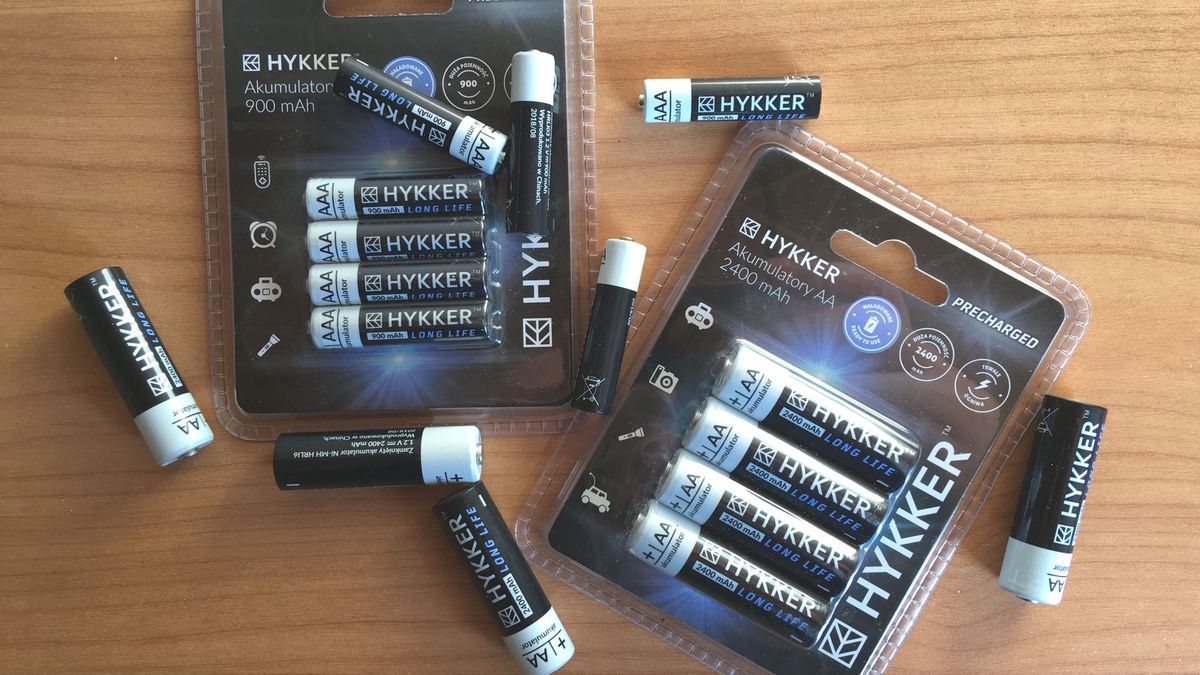 Akumulatory i ładowarka Hykker. Testujemy źródła energii z Biedronki 1