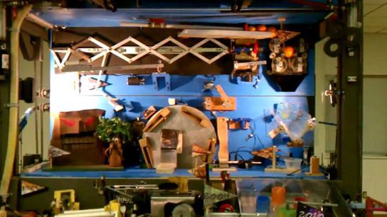 Najbardziej skomplikowana maszyna Rube Goldberga na świecie [wideo] 1