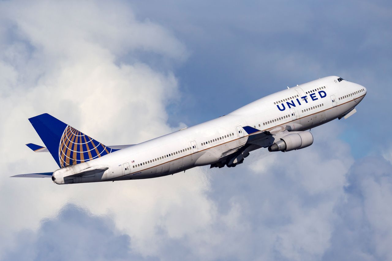 United Airlines' 'time travel' New Year's stunt flops due to flight delay – passengers miss double celebration