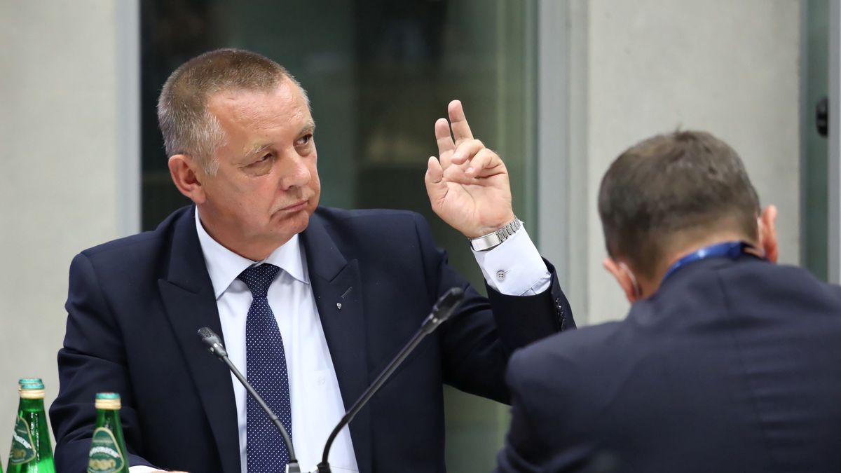 Warszawa, 14.09.2021. Prezes NIK Marian Banaś podczas posiedzenia sejmowej komisji ds. kontroli państwowej, 14 bm. w Sejmie w Warszawie. Komisja zajmie się zaopiniowaniem dla marszałka Sejmu wniosku Prezesa Najwyższej Izby Kontroli o odwołanie Tadeusza Dziuby z funkcji wiceprezesa Najwyższej Izby Kontroli. (sko) PAP/Tomasz Gzell