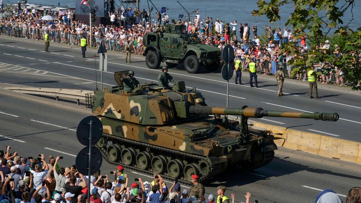 Polish Army Day Military Parade Amid Rising Belarus Tensions
A K9 Thunder self-propelled howitzer tank during the Armed Forces Day military parade in Warsaw, Poland, on Tuesday, Aug. 15, 2023. Earlier this month, Deputy Interior Minister Maciej Wasik called for the "complete isolation" of Belarus as Warsaw deployed more troops to the border in response to what it called an airspace violation by Belarusian helicopters. Photographer: Damian Lemaski/Bloomberg via Getty Images
Bloomberg
weaponry, polish, soldiers, army day, european, polish army day, war, military actions, euro members, war, conflict, crisis, e.u., eu, emea, unrest