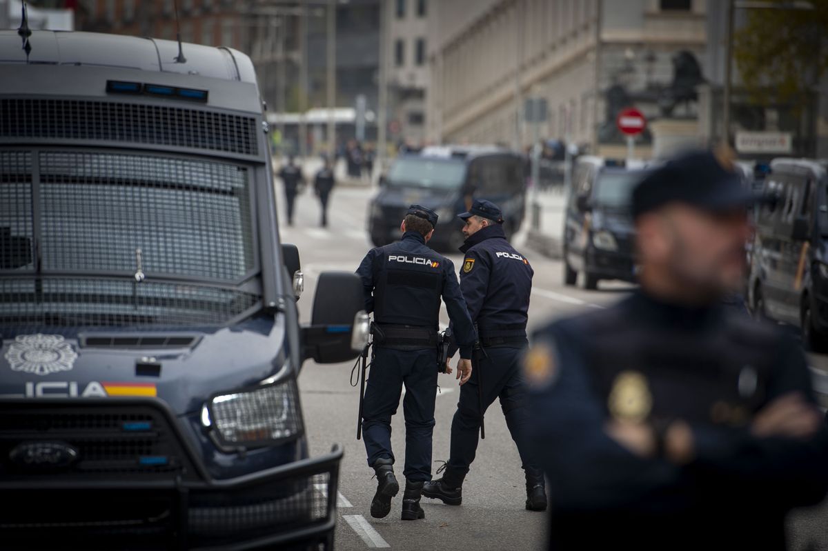 Hiszpańska policja. Zdjęcie ilustracyjne