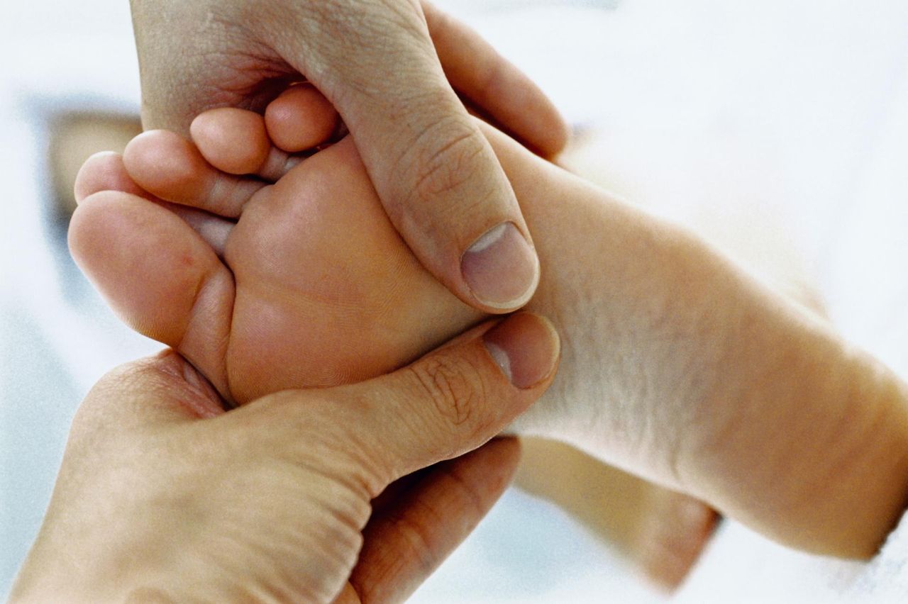 Gdy alzheimer zaatakuje mózg, objawy pojawiają się na stopach. Mogą utrudniać chodzenie