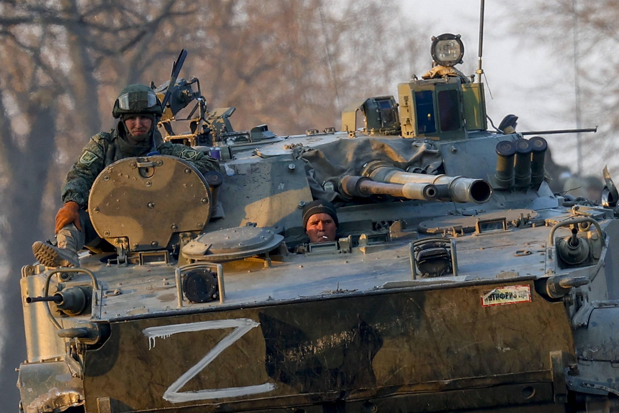 Volnovakha, which fell under the control of Russia
VOLNOVAKHA, UKRAINE - MARCH 26: Russian soldiers are seen on a tank in Volnovakha district in the pro-Russian separatists-controlled Donetsk, in Ukraine on March 26, 2022. Volnovaha, one of the 18 regions of Donetsk in eastern Ukraine, has been under the control of the Russian Armed Forces and the pro-Russian separatist in Donetsk since March 11. Sefa Karacan / Anadolu Agency/ABACAPRESS.COM 
Dostawca: PAP/Abaca
AA/ABACA
2022, Russia, Ukraine, damage, march, Volnovakha, war, inwazja, konflikt zbrojny, rosyjska, rosyjski, sytuacja na Ukrainie, Wojna na Ukrainie