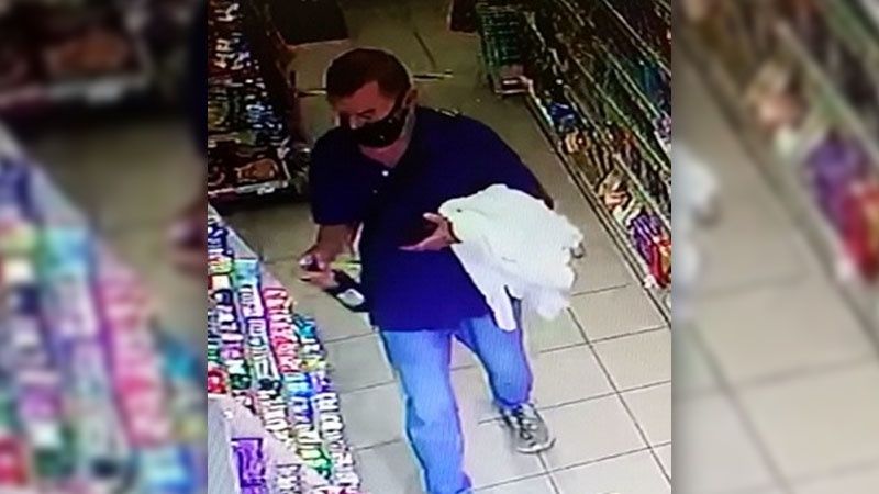 Mężczyzna płacił za zakupy nie swoją kartą