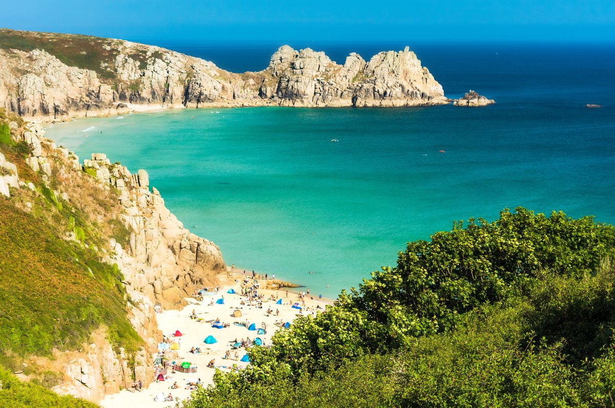 Plaża w okolicy Porthcurno w Kornwalii zachwyca rajskimi widokami