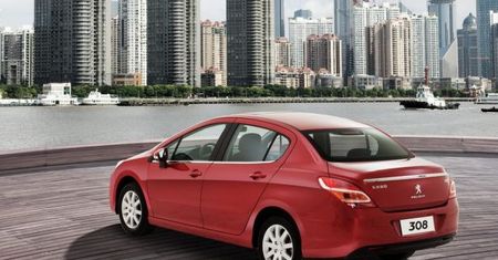 308 Sedan w chińskiej ofercie Peugeota