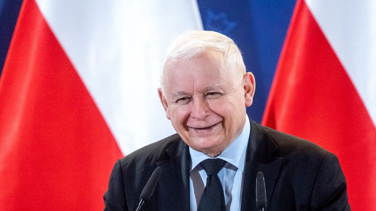 Inowrocław, 26.06.2022. Prezes PiS Jarosław Kaczyński podczas spotkania z mieszkańcami Inowrocławia, 26 bm. (mr) PAP/Tytus Żmijewski