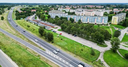 Asfalt przez Krainę Wielkich Jezior Mazurskich. Jest trzeci wariant