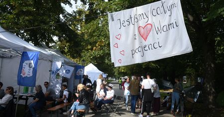 Protest medyków w Warszawie. "Białe miasteczko" pod KPRM. Protestujący: Została przekroczona granica bezpieczeństwa