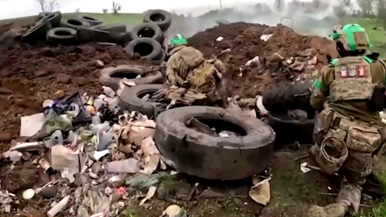 Ostra wymiana ognia pod Bachmutem. Ukraińcy okrążają Rosjan
