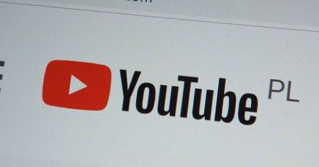 Algorytm YouTube'a nie rekomenduje prawicowych treści. Zamiast tego je ukrywa