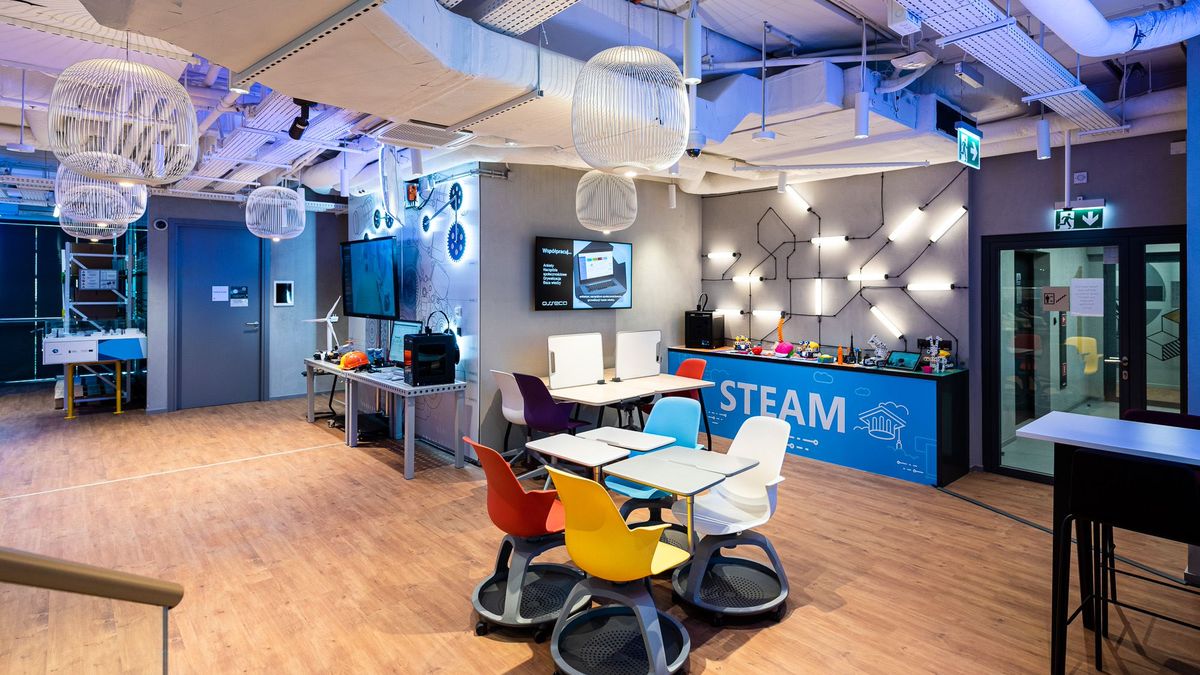 Aleja Innowacji powstała jako część Microsoft Technology Center - pierwszego w Europie Centralnej i 46. na świecie laboratorium, w którym rodzimi przedsiębiorcy mogą korzystać z kompetencji, wiedzy i rozwiązań Microsoft