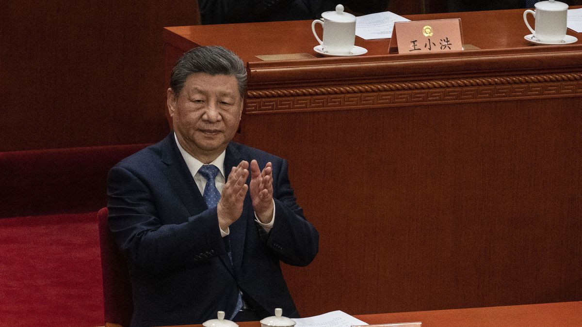 BEIJING, CHINA - MARCH 4: Chinese President Xi Jinping applauds during the opening session of the Chinese People's Political Consultative Conference (CPPCC) at the Great Hall of the People on March 4, 2026 in Beijing, China. The fourth session of the 14th National Committee of the Chinese People's Political Consultative Conference (CPPCC), often referred to in its acronym form as CPCC meetings, begins on Wednesday in Beijing. (Photo by Kevin Frayer/Getty Images)