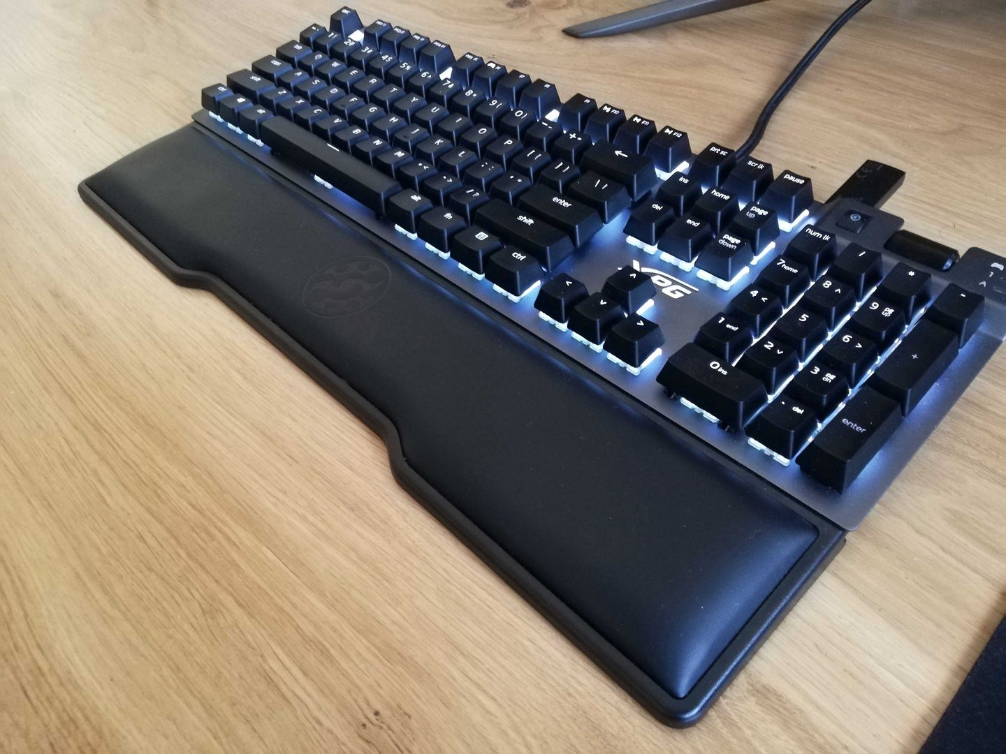 XPG Summoner to klawiatura mechaniczna dla zaawansowanych graczy