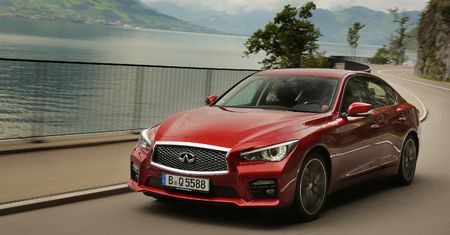 Infiniti Q50 z 2-litrowym silnikiem turbo