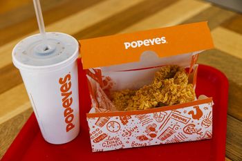 Rywal KFC ma kolejną lokalizację. Szuka pracowników. Oto ile płaci