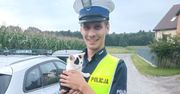 Policjant uratował kotka. Maluch całkiem skradł mu serce