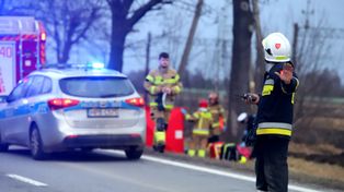 Odolanów: Tragiczny wypadek w Wielkopolsce. Kierowca uderzył w drzewo