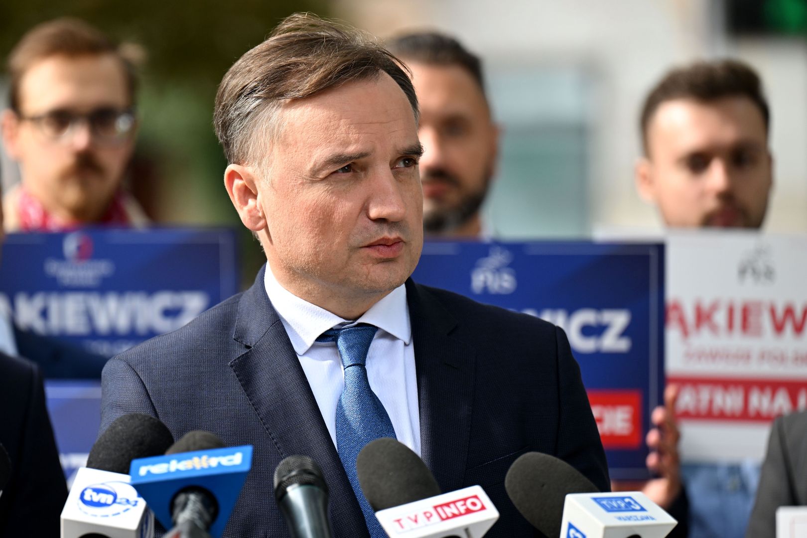Radom, 25.09.2023. Kampania wyborcza do parlamentu 2023. Minister sprawiedliwości, prokurator generalny Zbigniew Ziobro podczas konferencji prasowej w Radomiu, 25 bm. (amb) PAP/Piotr Polak