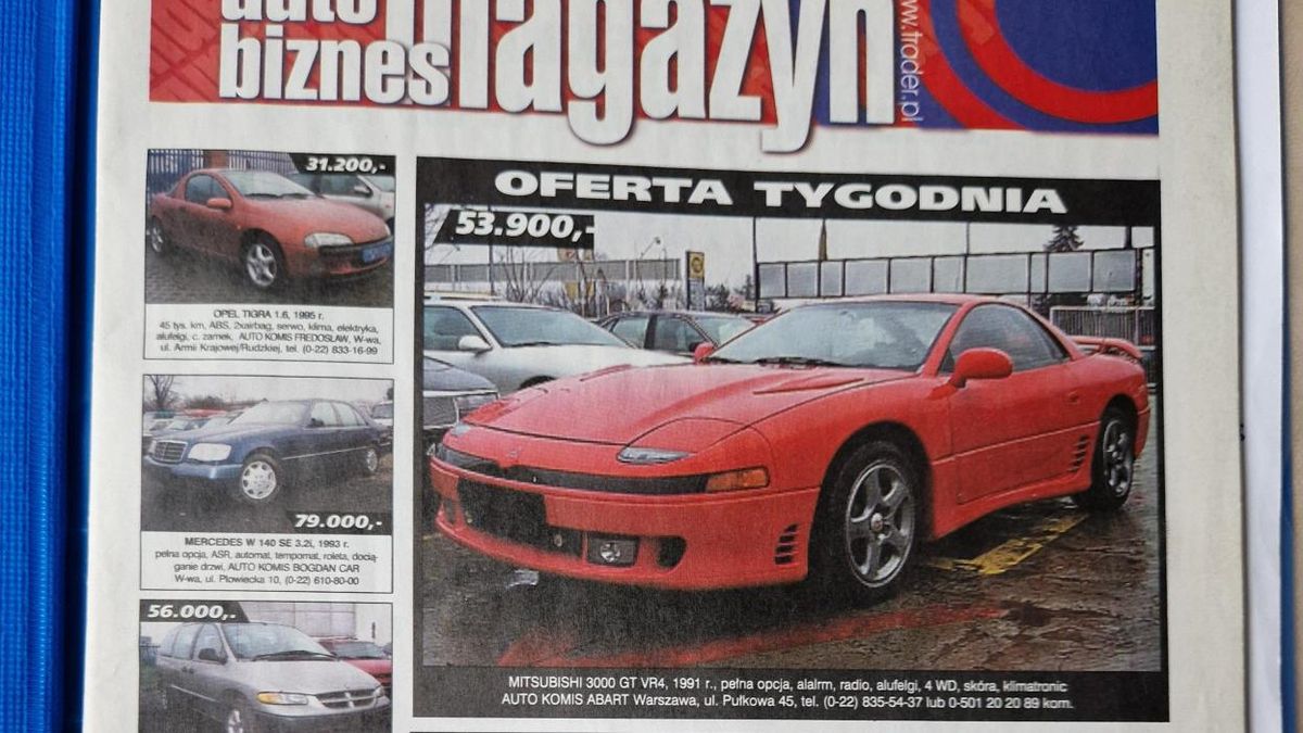 Zdjęcie bezpłatnego magazyny Auto Biznes, w którym jak dziś w internecie, zamieszczano ogłoszenia sprzedaży aut. 