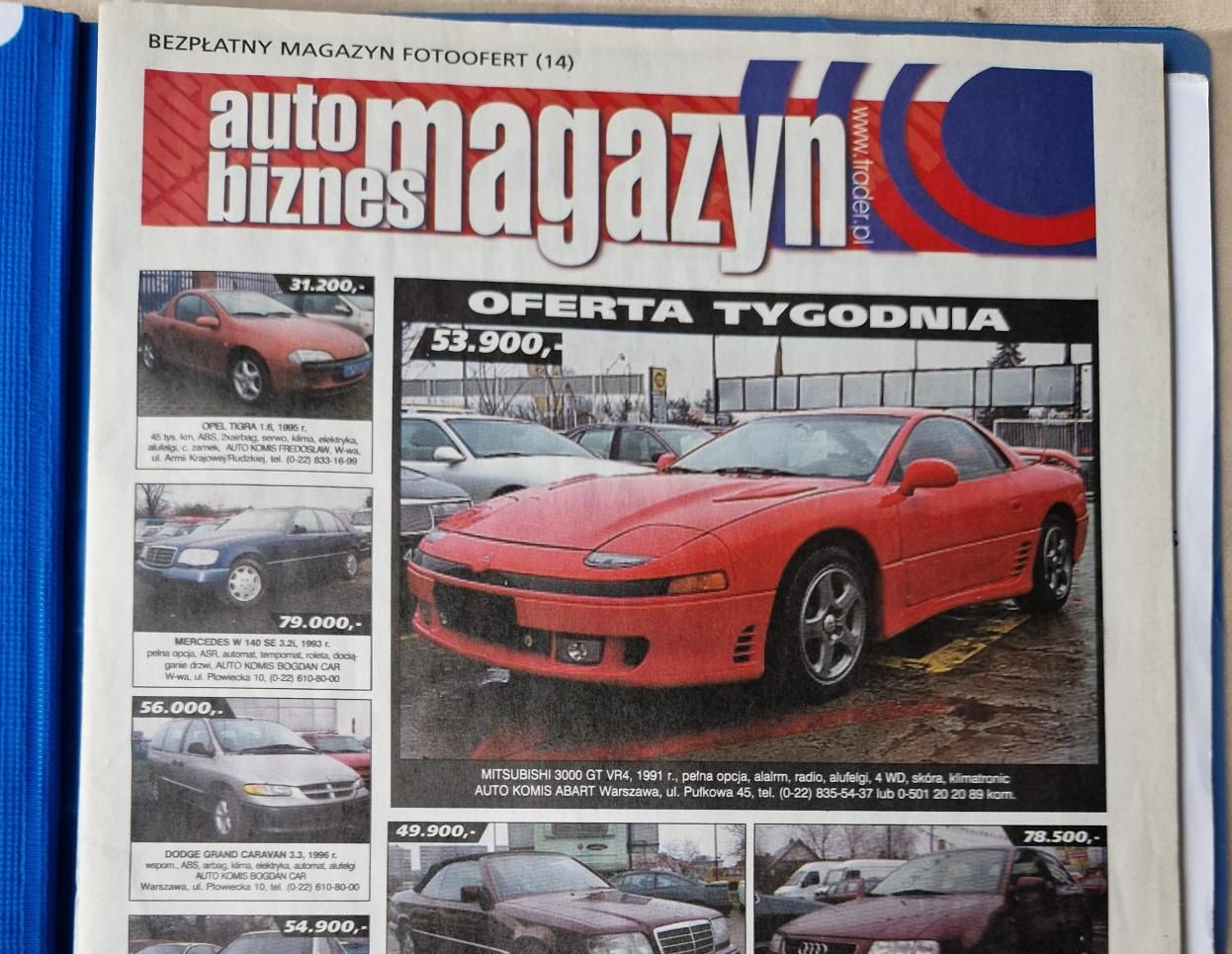 Zdjęcie bezpłatnego magazynu Auto Biznes, w którym jak dziś w Internecie, zamieszczano ogłoszenia sprzedaży aut. 