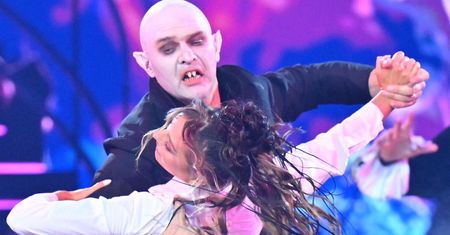 Tomasz Karolak odpadł z "Tańca z gwiazdami". Upiornym walcem PODZIELIŁ widzów