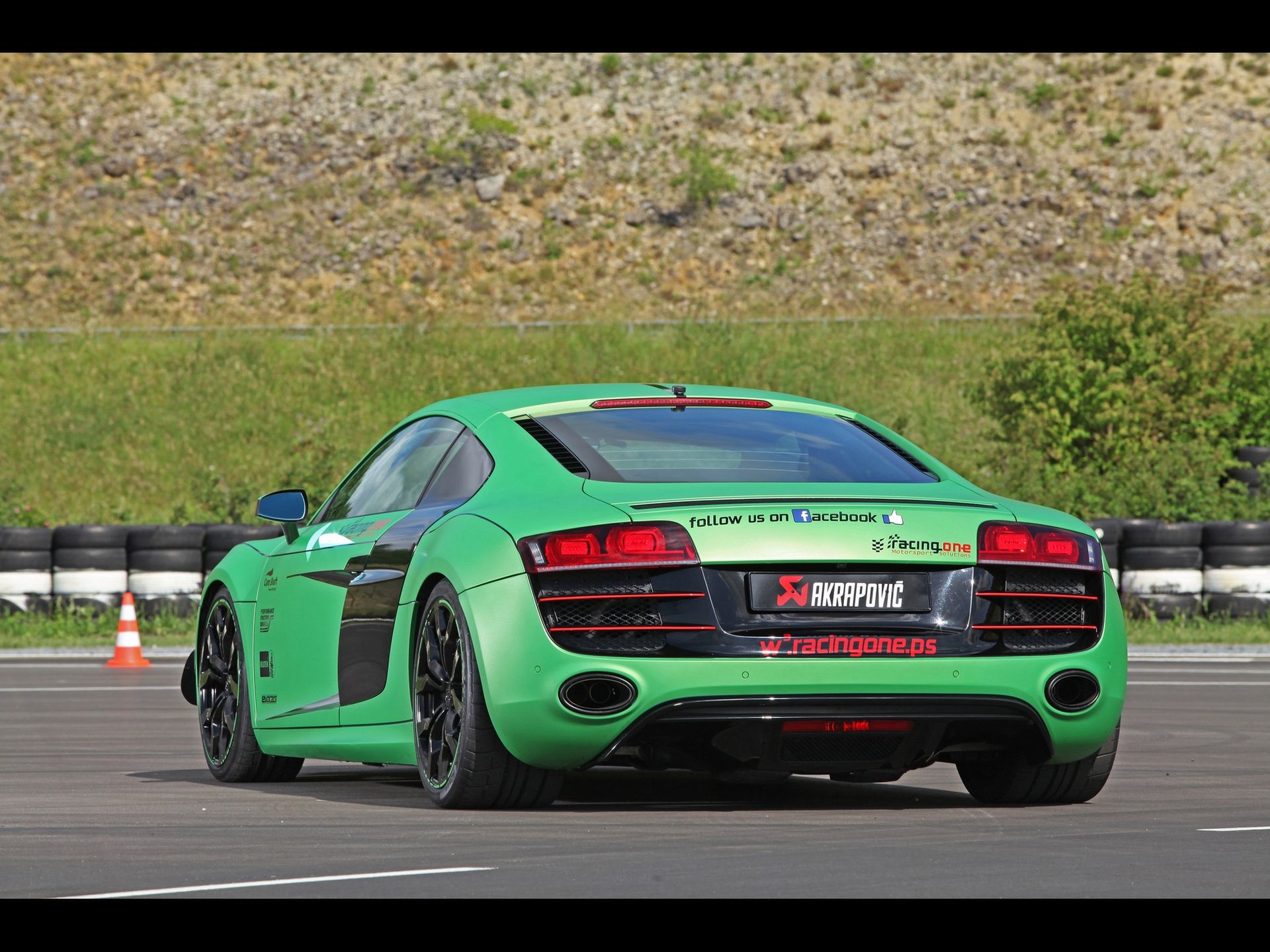 Racing One R8 V10 fot.12