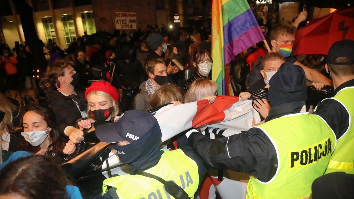 Dantejskie sceny pod domem Kaczyńskiego