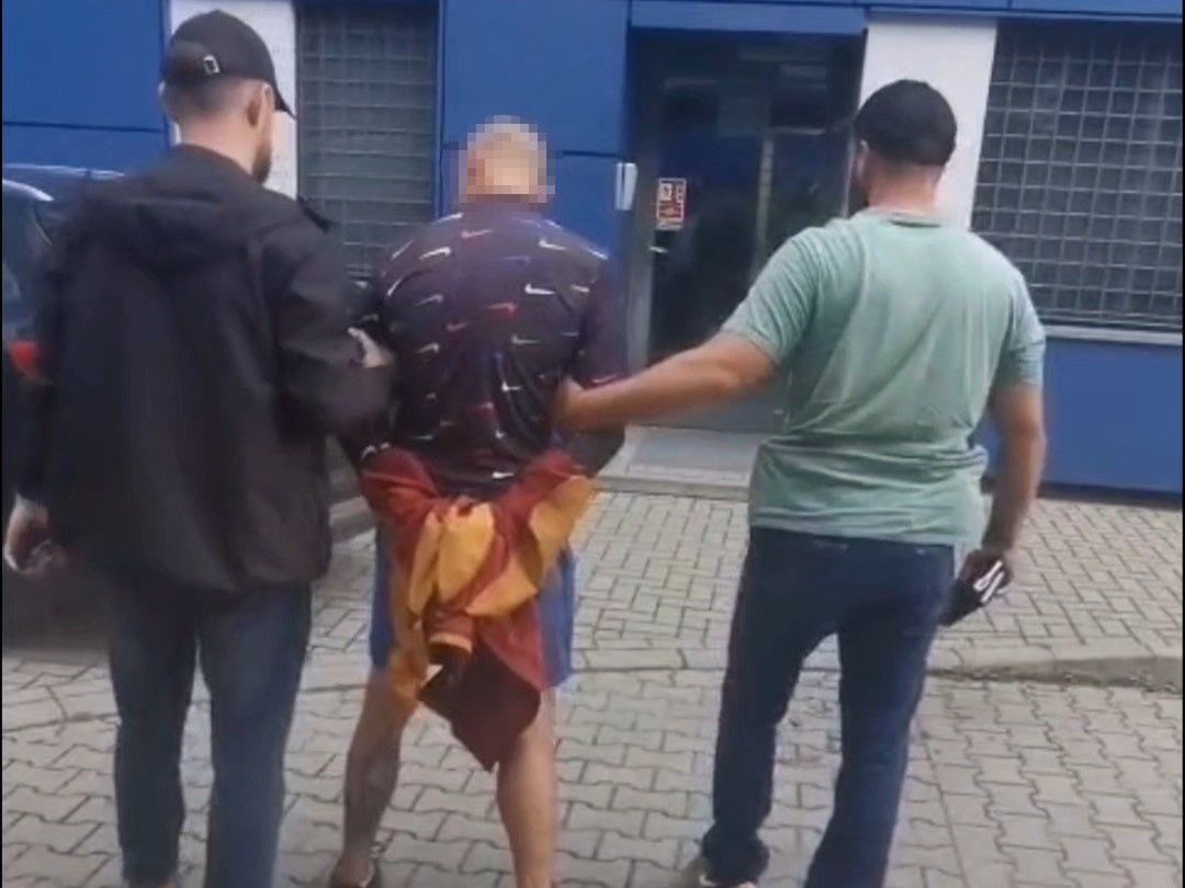Okradli sklep z odzieżą używaną...wcześniej z marketu budowlanego ukradli pięć siekier!