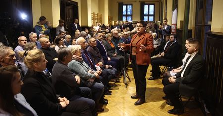 "Won stąd". Niemal doszło do rękoczynów na spotkaniu z Szydło