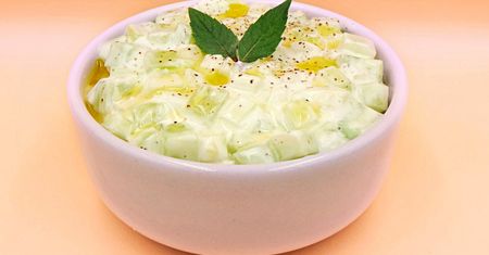 Tzatziki to nie tylko sos, a esencja śródziemnomorskiego podejścia do jedzenia