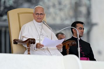 W Watykanie zarobią więcej. Papież znosi decyzję Franciszka