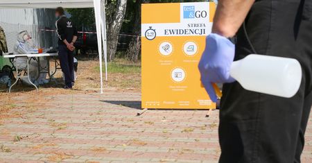 Koronawirus w Polsce. Wrocław zieloną strefą, ale będzie więcej kontroli w sklepach i autobusach