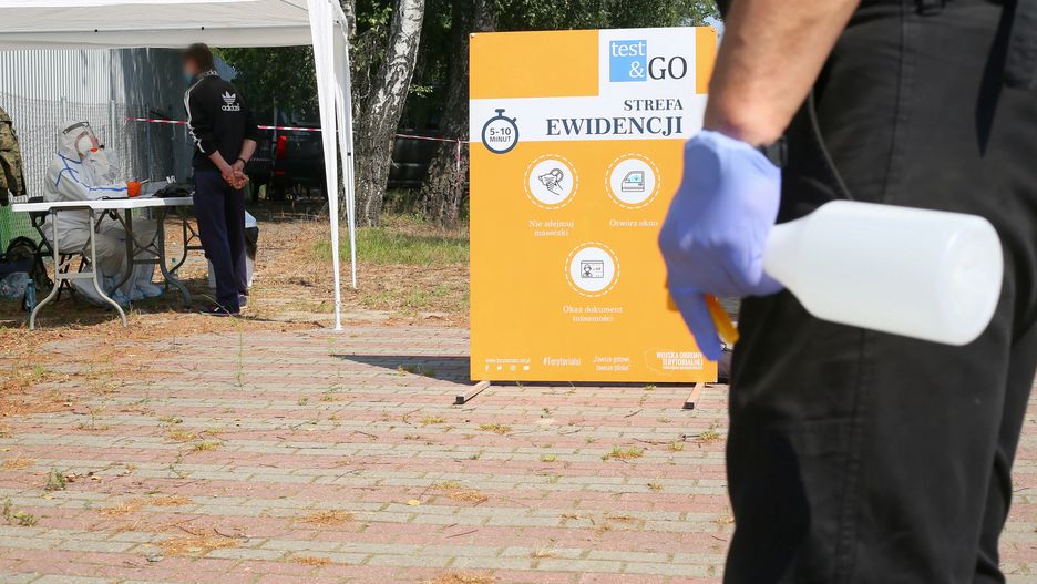 Koronawirus w Polsce. Wrocław zieloną strefą, ale będzie więcej kontroli w sklepach i autobusach