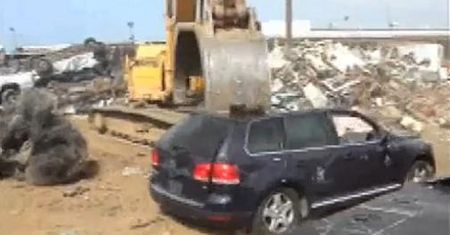 Rozwalamy VW Touarega [wideo]