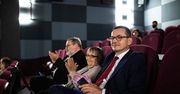Koronawirus w Polsce. Mateusz Morawiecki poszedł do kina bez maseczki. Kilka godzin wcześniej apelował o dyscyplinę