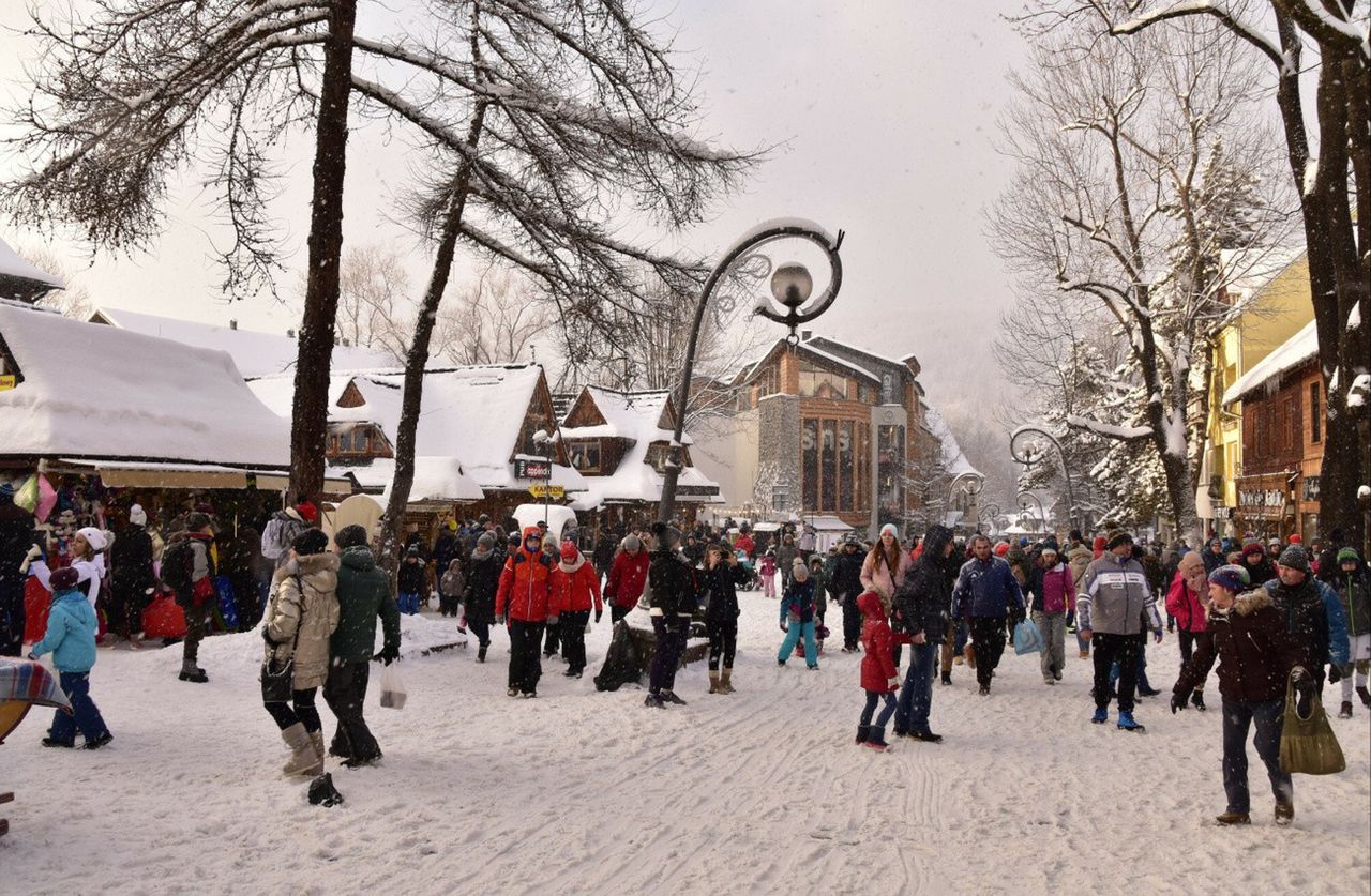 Rezerwują całymi rodzinami. Zabierają nawet "90-letnie prababcie"
